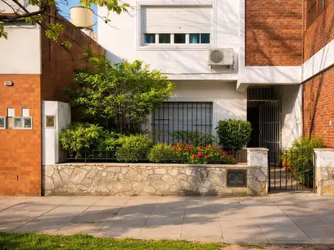 VENTA CASA EN PH PLANTA BAJA 2 AMBIENTES GARAGE JARDIN - VICENTE LOPEZ