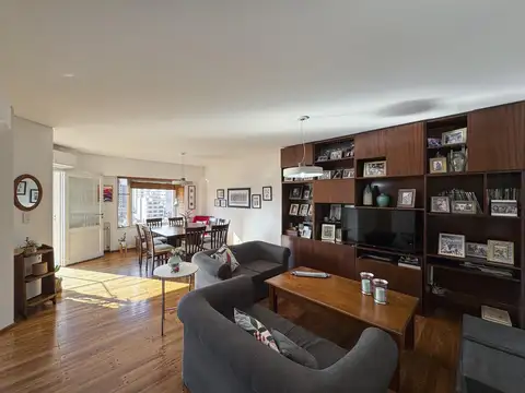 Departamento de 3 dormitorios con radiadores y cochera en Abasto