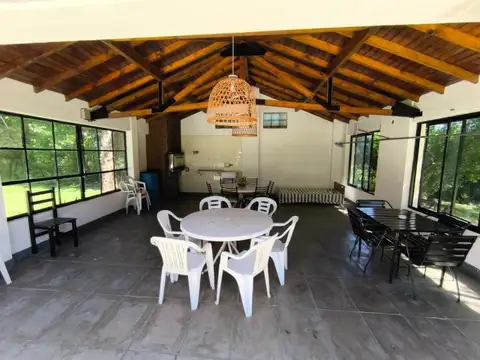 Casa en Venta con 5 cocheras