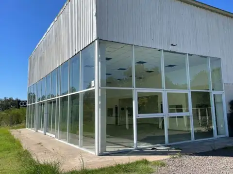 Galpon en Alquiler 33  mts Frente