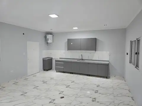 Casa en Alquiler con 2 cocheras