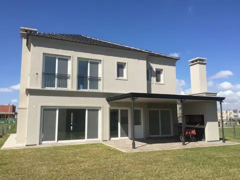 Casa 4 ambientes con 3 baños