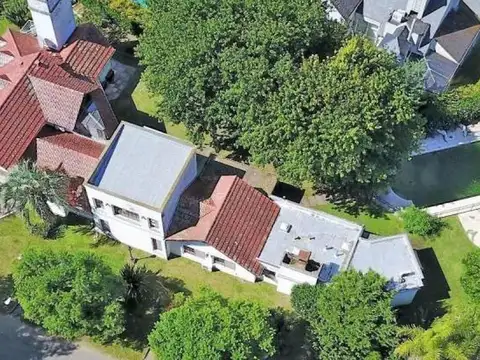 Casa 6 ambientes con 5 baños