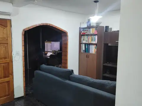 VENTA: AMPLIO Y CÓMODO DÚPLEX EN LUZURIAGA, MAIPÚ.