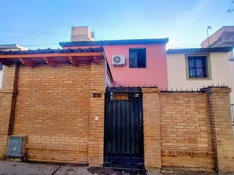 VENTA: AMPLIO Y CÓMODO DÚPLEX EN LUZURIAGA, MAIPÚ.