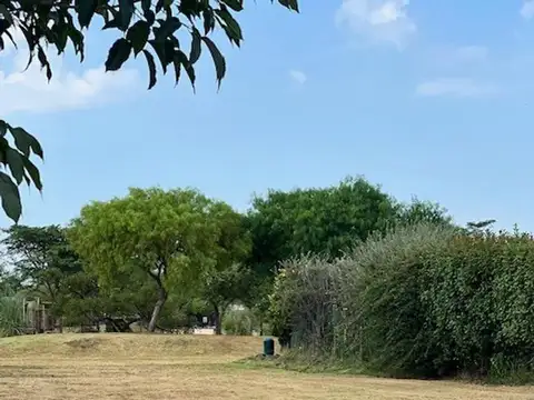 lote en San ramiro interno con fondo al verde