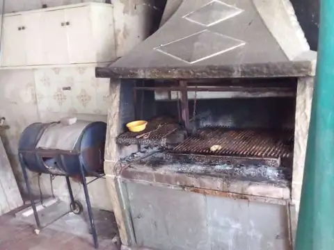 CASA SOBRE lote propio 8,66x58 ideal para construir en la zona de villa devoto