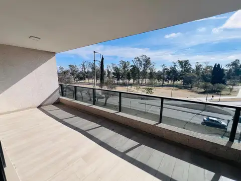 Departamento en Alquiler con 2 cocheras