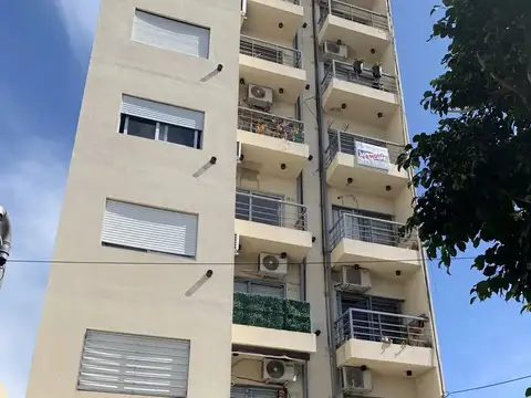 Venta - departamento monoambiente con patio y terraza moron
