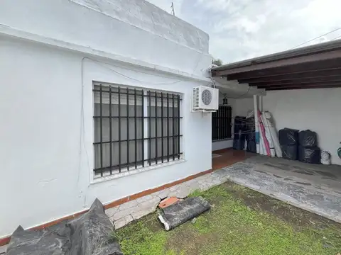 Casa 4 ambientes con 1 baño