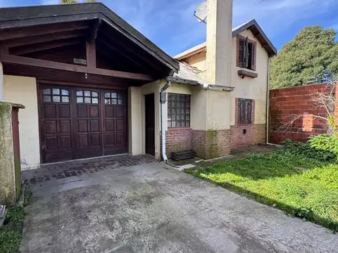 VENTA CASA 4 AMB. CON PARQUE / PARQUE PEÑA