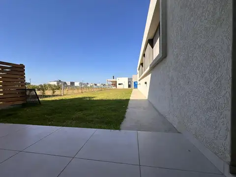 Casa en Venta en Pilar Del Este - Santa Elisa, USD 180.000