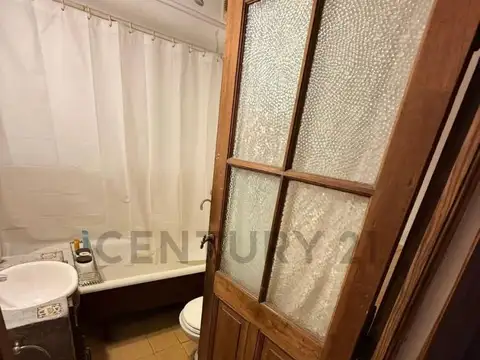 CASA DE EPOCA CUATRO AMBIENTES CON COCHERA