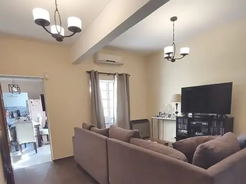 Casa de 4 ambientes en Banfield con 2 cocheras
