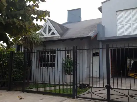 CASA 3 DORMITORIOS CON IMPORTANTE TERRENO