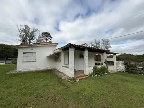 VENTA HERMOSA CASA VALLE HERMOSO 2 DORM. MAS DEPTO