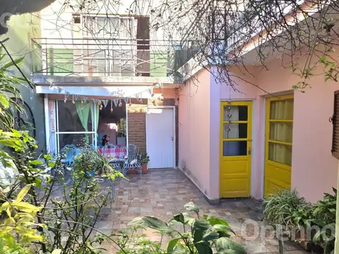 Venta casa 6 ambientes con cochera y patio