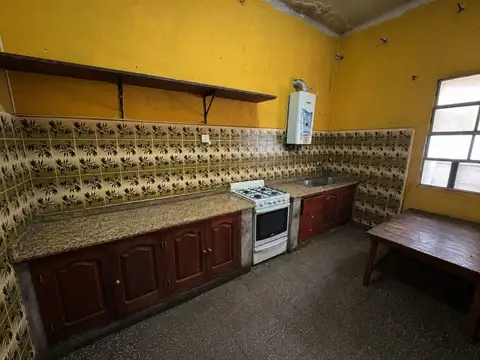 Casa 6 ambientes con 1 baño