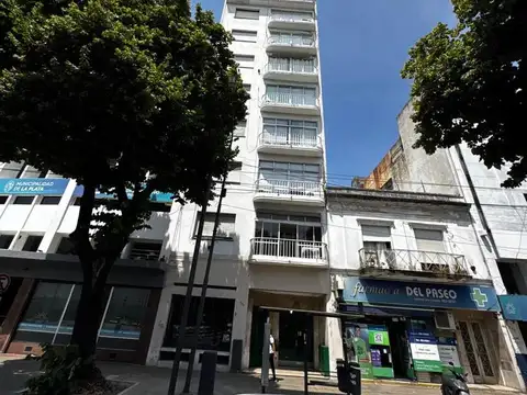 Departamento de 3 dormitorios en venta en La Plata sobre Diagonal 80 [Cod: 2852-70]