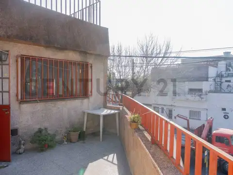 VENTA CASA 2 DORMITORIOS Y LOCAL COMERCIAL !