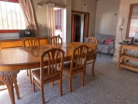 Casa 6 ambientes con 1 baño
