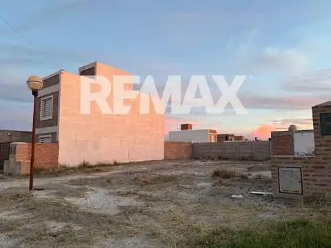 VENTA TERRENO CON PROYECTO DE DUPLEX DE 90 M2 