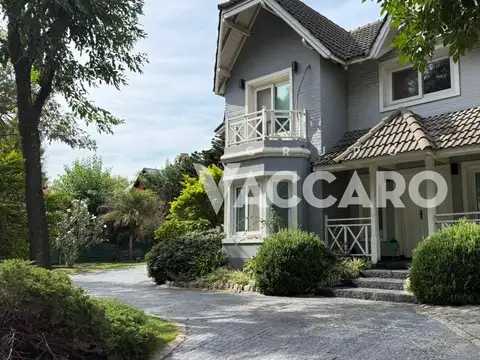 Casa 4 ambientes con 4 baños
