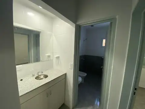 Casa en Alquiler con 2 cocheras