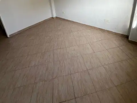 Departamento en Alquiler en Villa Luzuriaga, $ 600.000