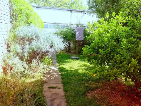 Casa en Alquiler con 1 cochera