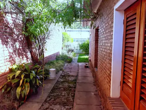 Casa 5 ambientes con 1 baño