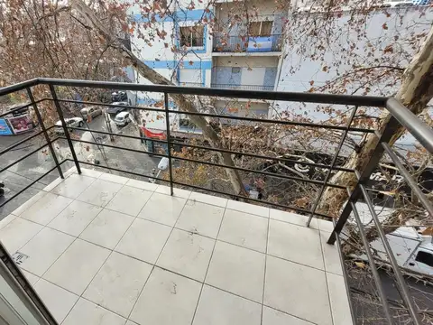 Departamento monoambiente con balcón en ALQUILER- Morón