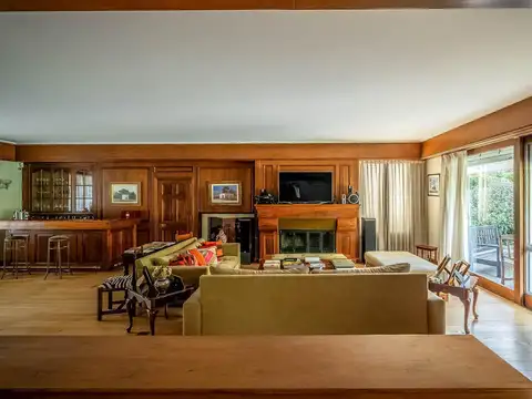 Casa en Venta con 4 cocheras