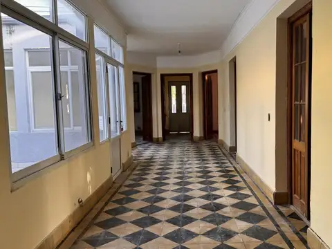 Casa 6 ambientes con 2 baños