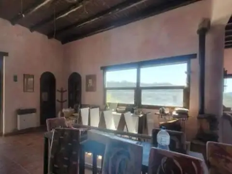 Casa en venta - 3 Dormitorios 5 Baños - Unquillo