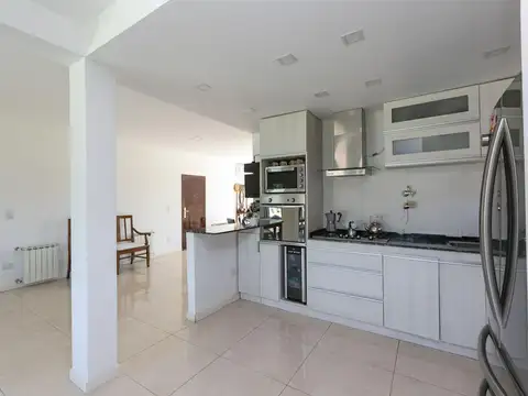 Casa 4 ambientes con 3 baños