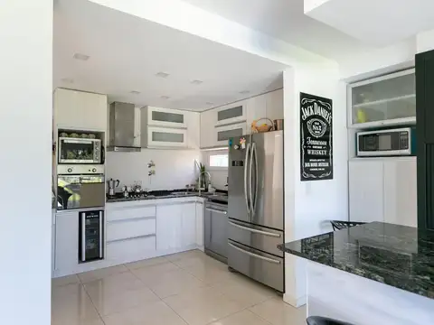 Casa en Venta con 4 cocheras