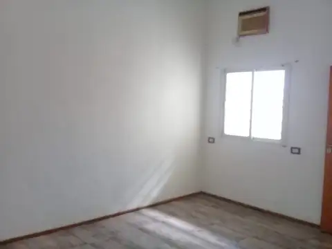 Depto Tipo Casa en Alquiler en Villa Galicia, $ 600.000