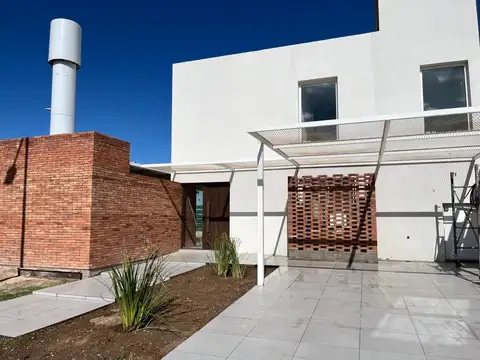 Casa 6 ambientes con 3 baños