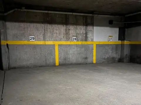 Cochera Céntrica en Venta