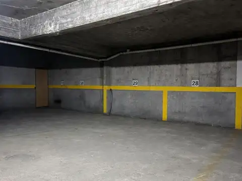 Cochera Céntrica en Venta