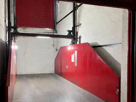 Cochera Céntrica en Venta