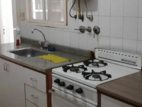 Departamenro de 2 Amb. con patio muy buen ubicacion.