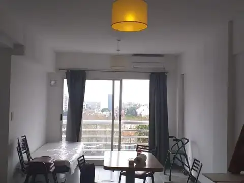 AMPLIO MONOAMBIENTE CON COCHERA - CASEROS CENTRO - VENTA