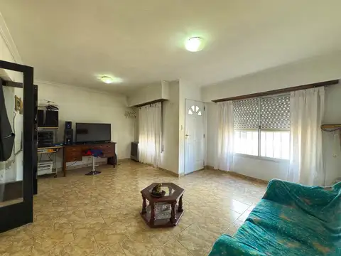 EN VENTA CASA CON DEPENDENCIAS VILLA ITALIA TANDIL