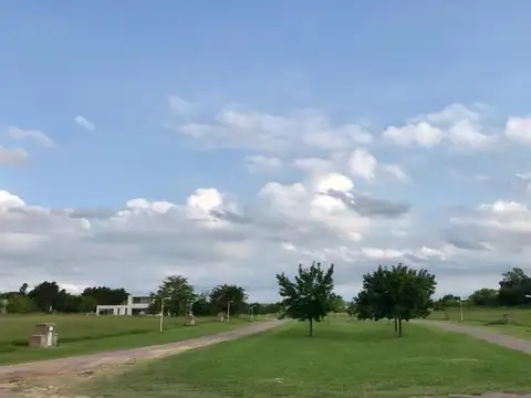 LOTE DE TERRENO EN BARRIO CERRADO "LAS CALANDRIAS"