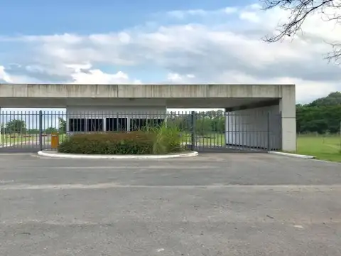 LOTE DE TERRENO EN BARRIO CERRADO "LAS CALANDRIAS"