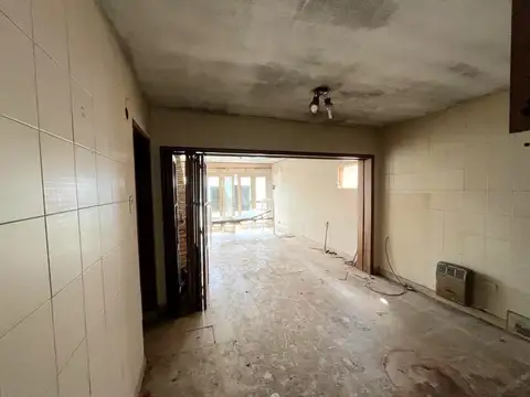 Casa 5 ambientes con 2 baños