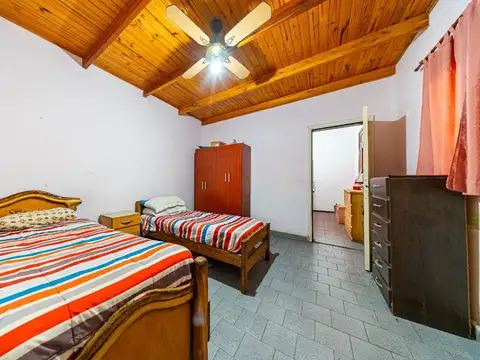 Casa 5 ambientes con 1 baño