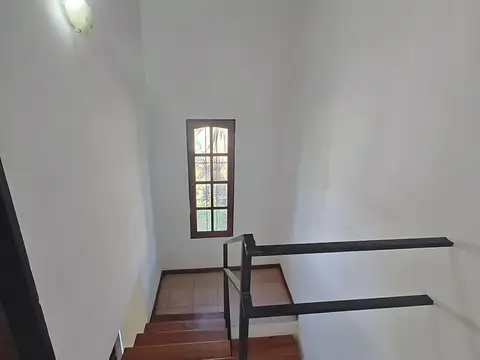 Casa en Alquiler con 1 cochera